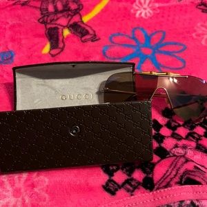 Brown Gucci sunglasses never worn 100 % auth